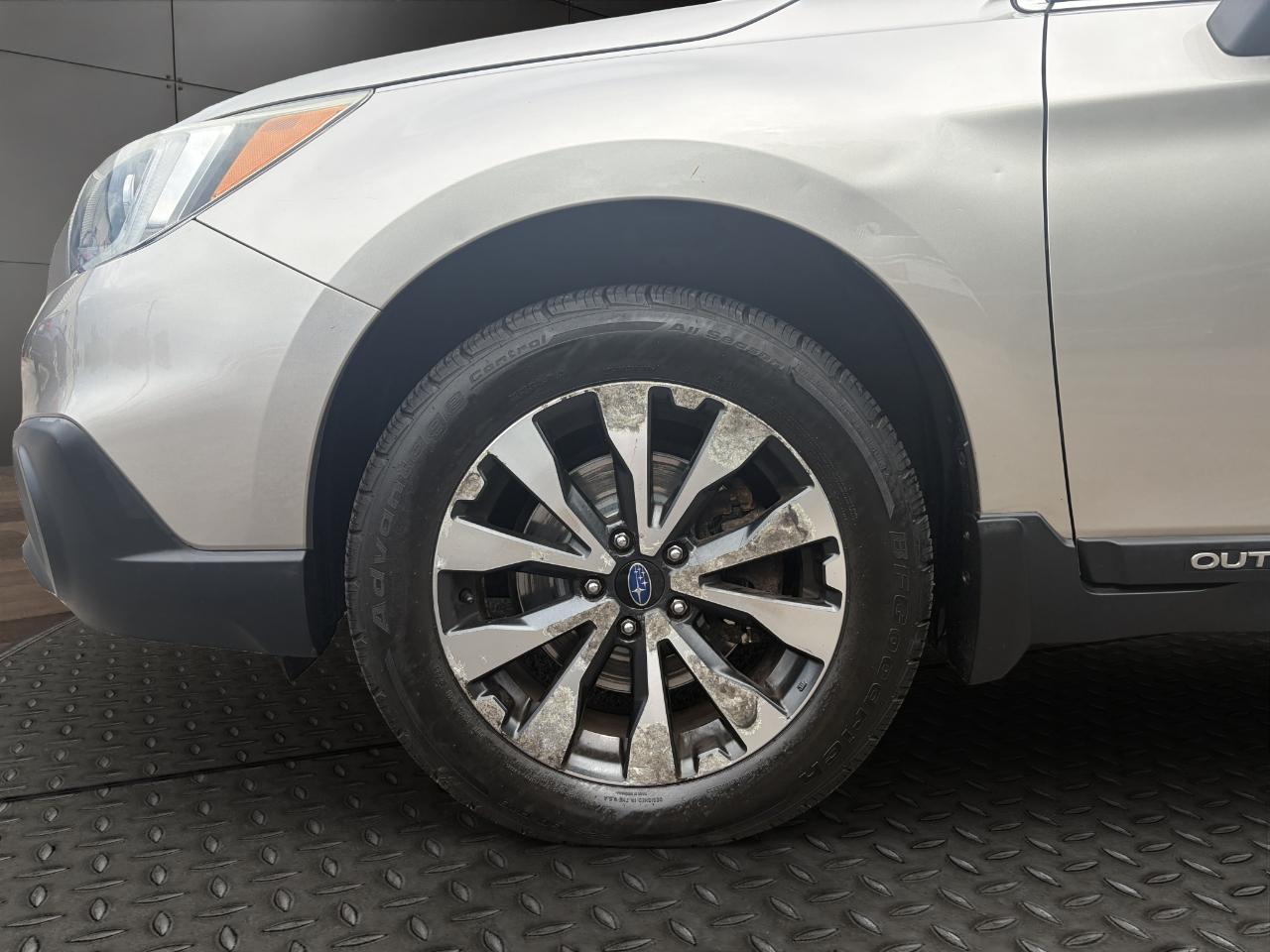 Subaru Outback 4dr Wgn 2.5i Limited PZEV 2015