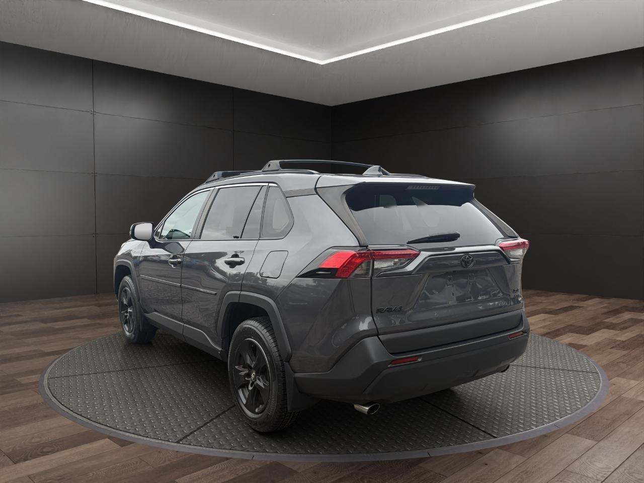 Toyota RAV4 XLE AWD (Natl) 2020