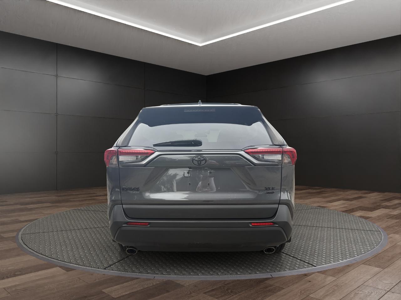 Toyota RAV4 XLE AWD (Natl) 2020