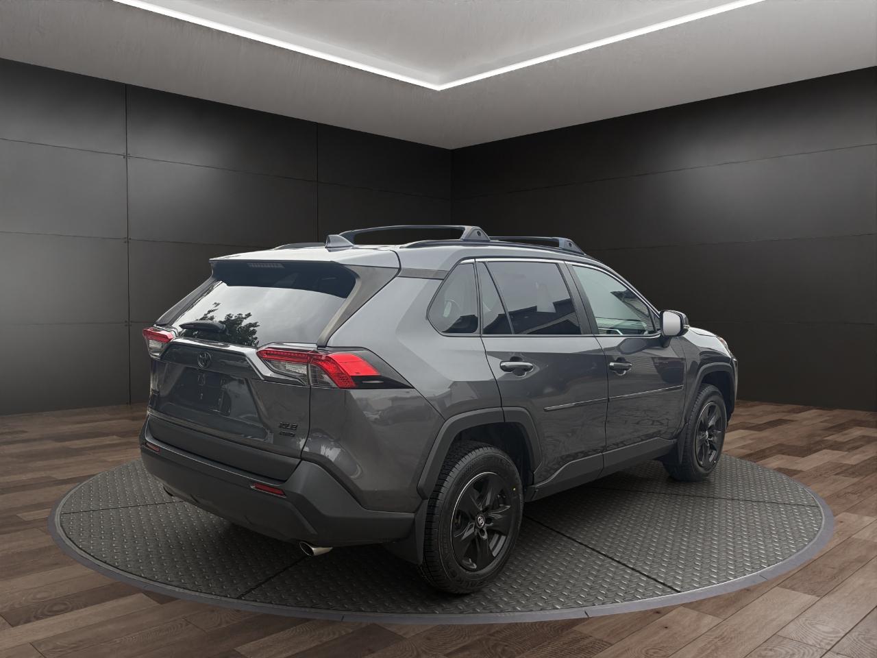 Toyota RAV4 XLE AWD (Natl) 2020