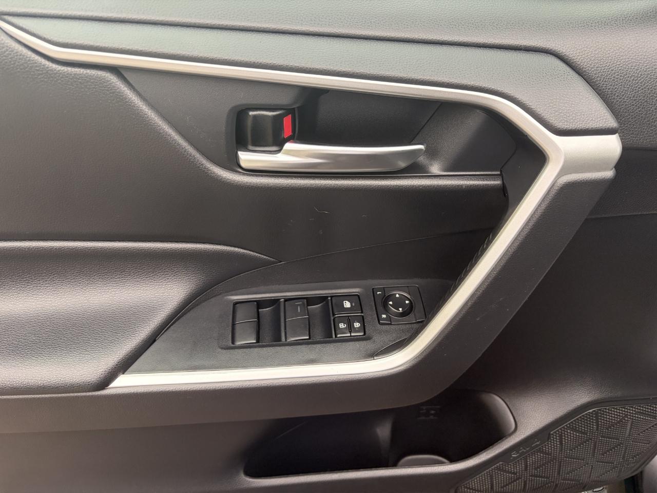 Toyota RAV4 XLE AWD (Natl) 2020
