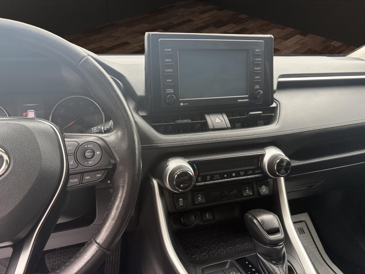 Toyota RAV4 XLE AWD (Natl) 2020