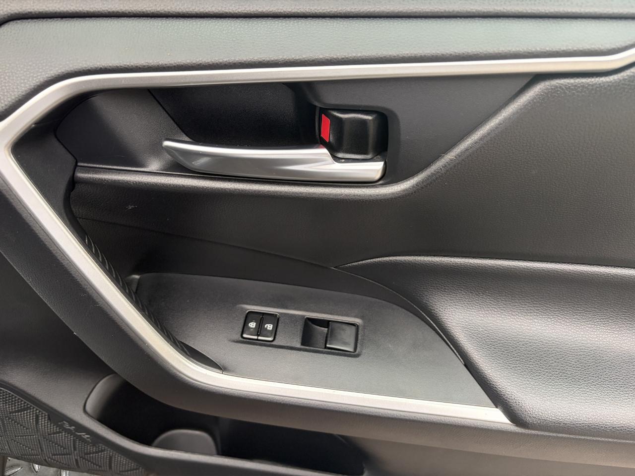 Toyota RAV4 XLE AWD (Natl) 2020
