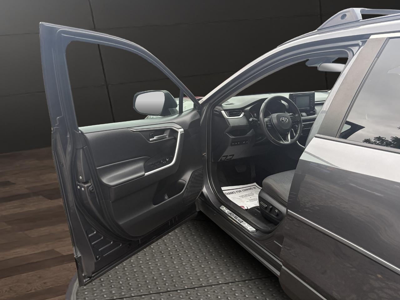 Toyota RAV4 XLE AWD (Natl) 2020