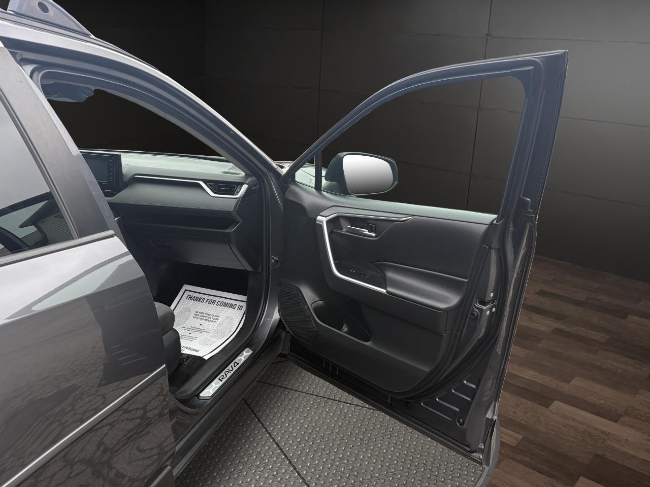 Toyota RAV4 XLE AWD (Natl) 2020