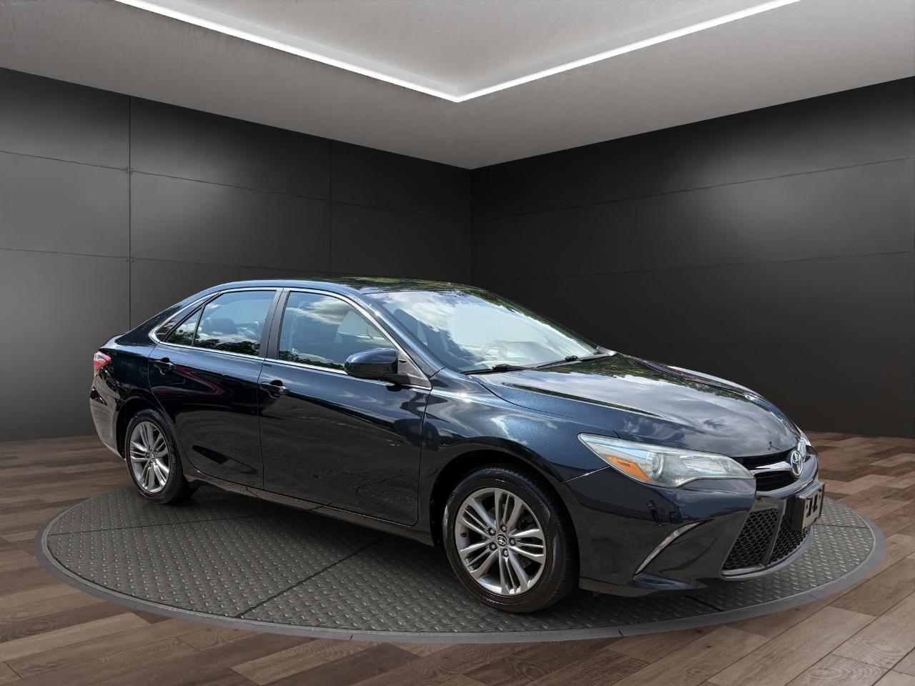 Toyota Camry 4dr Sdn I4 Auto SE (Natl) 2015