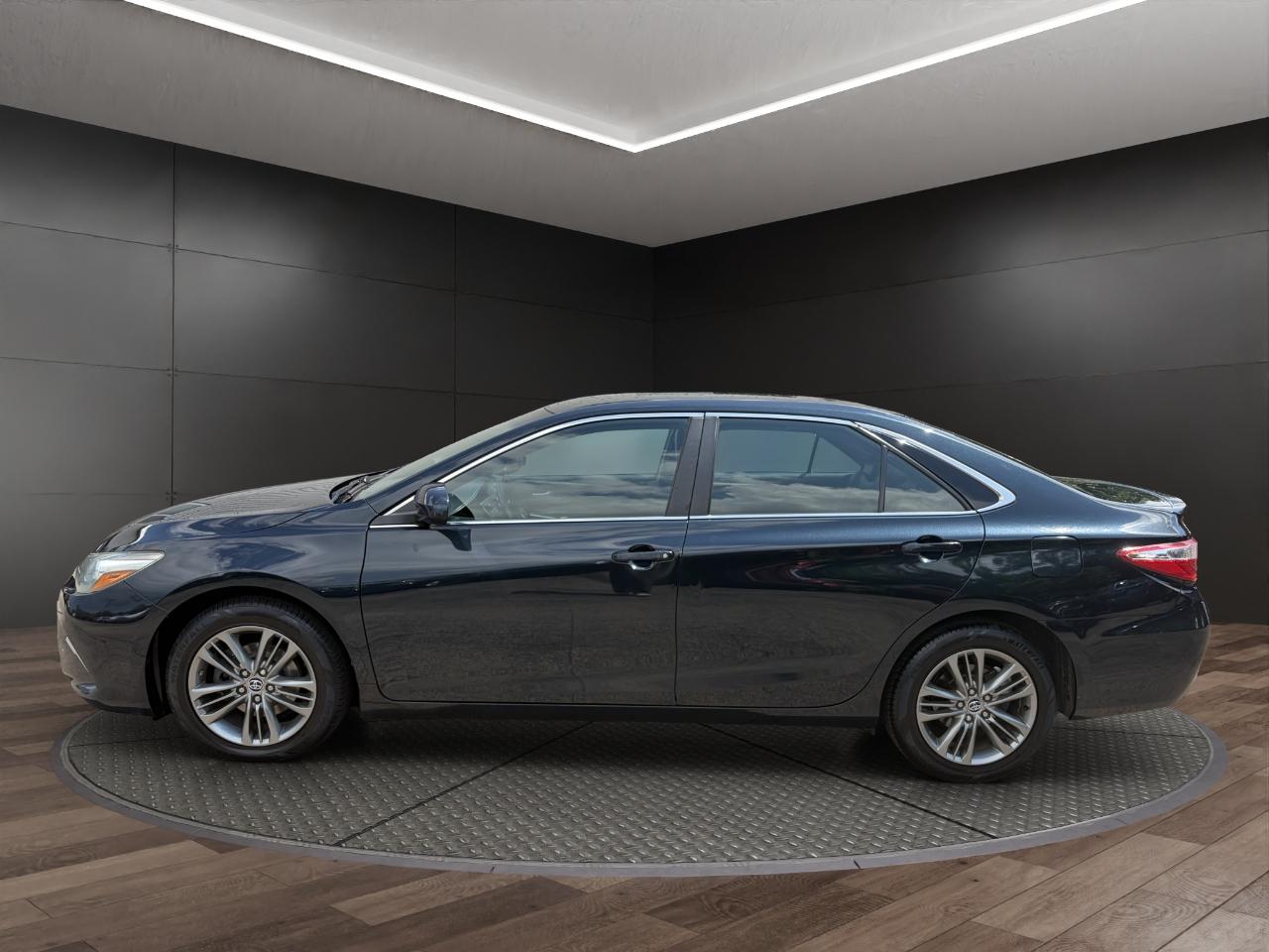 Toyota Camry 4dr Sdn I4 Auto SE (Natl) 2015