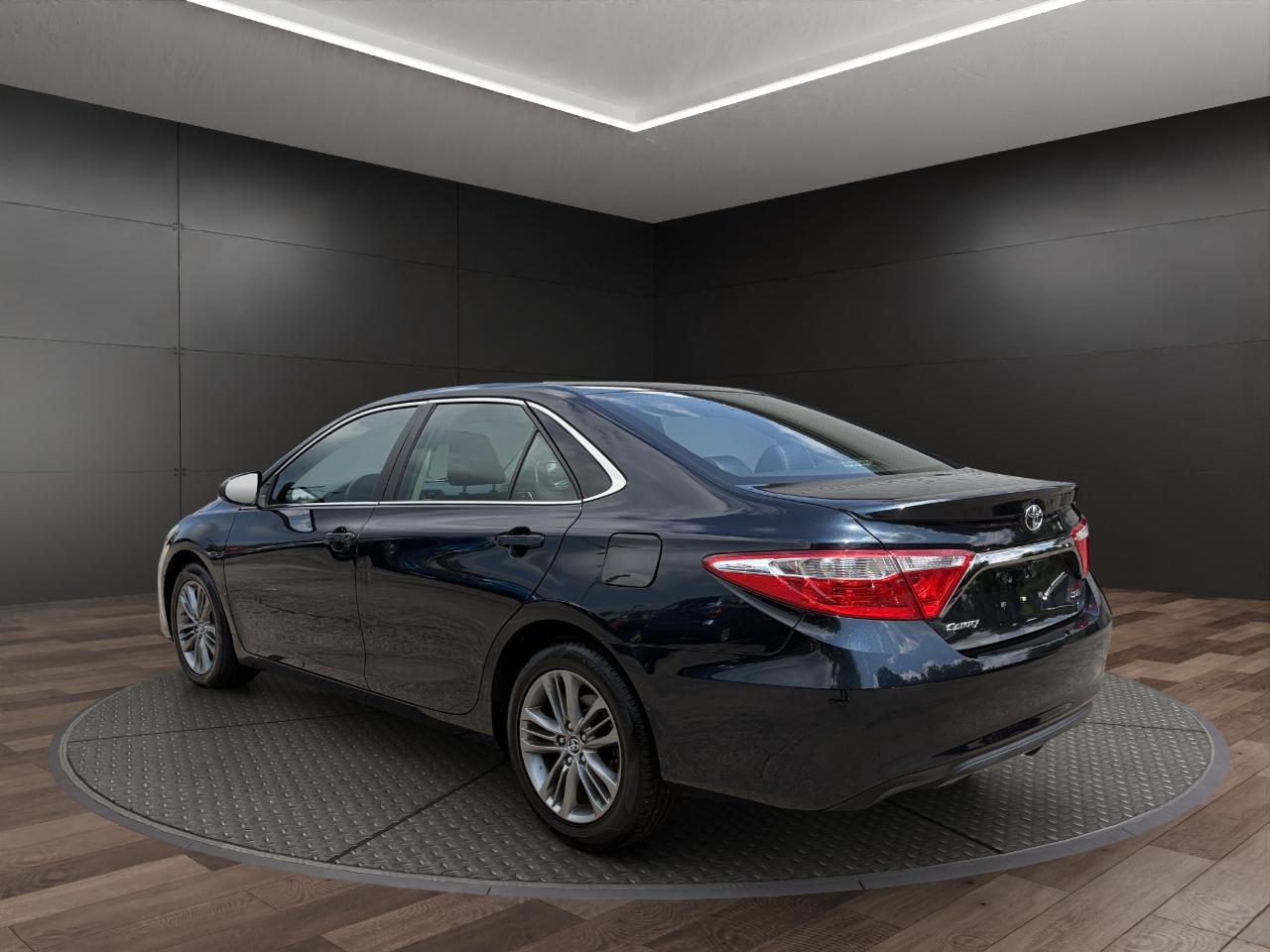 Toyota Camry 4dr Sdn I4 Auto SE (Natl) 2015