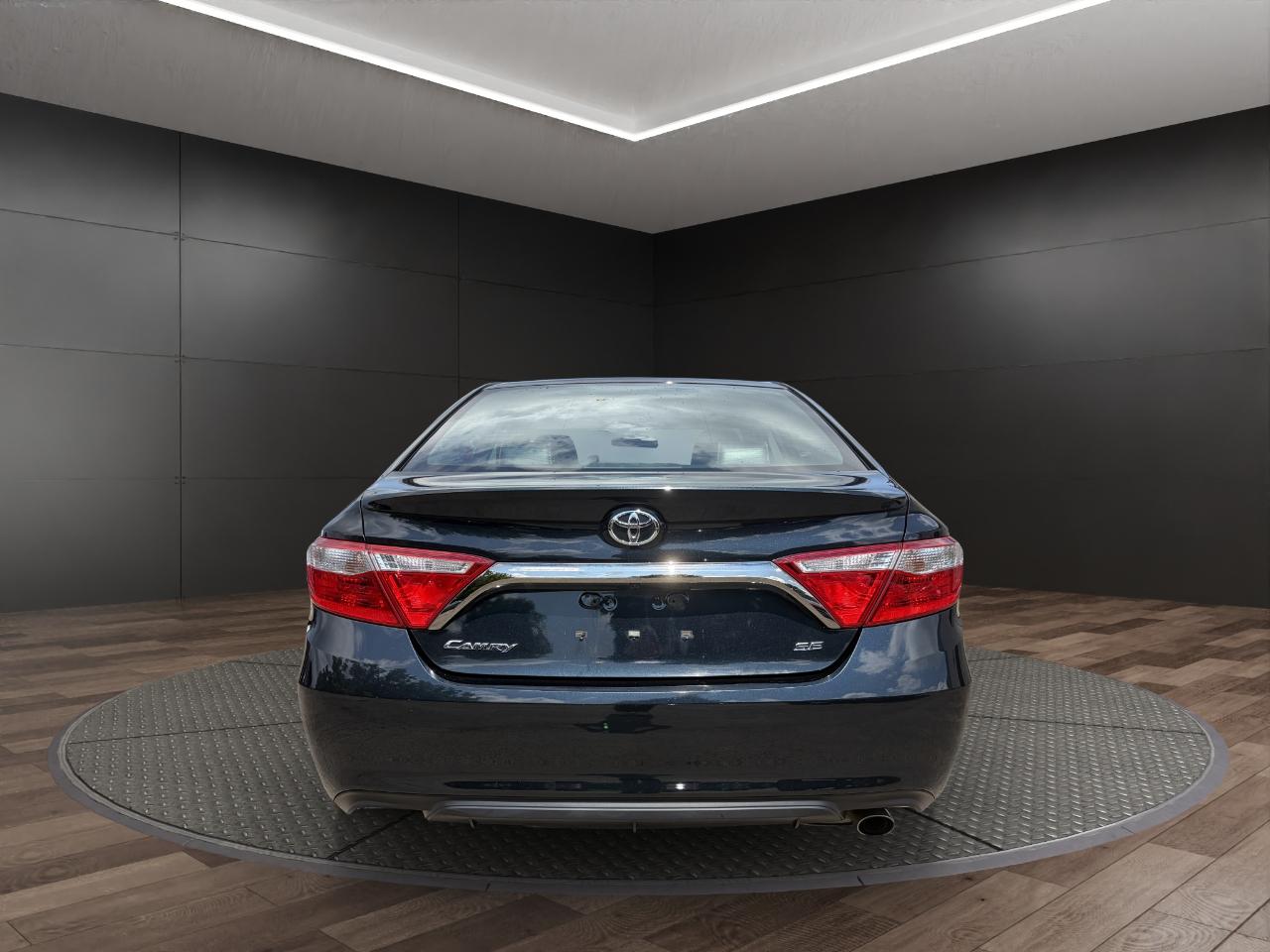 Toyota Camry 4dr Sdn I4 Auto SE (Natl) 2015