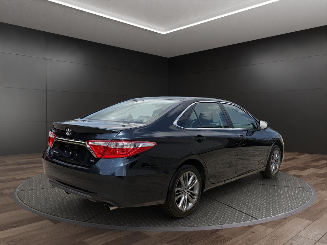 Toyota Camry 4dr Sdn I4 Auto SE (Natl) 2015