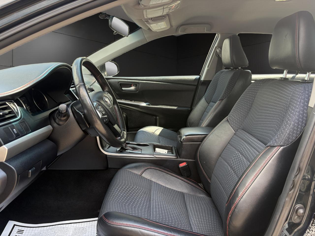 Toyota Camry 4dr Sdn I4 Auto SE (Natl) 2015