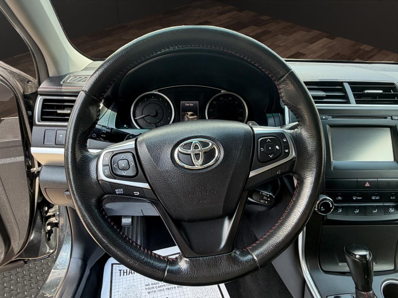 Toyota Camry 4dr Sdn I4 Auto SE (Natl) 2015