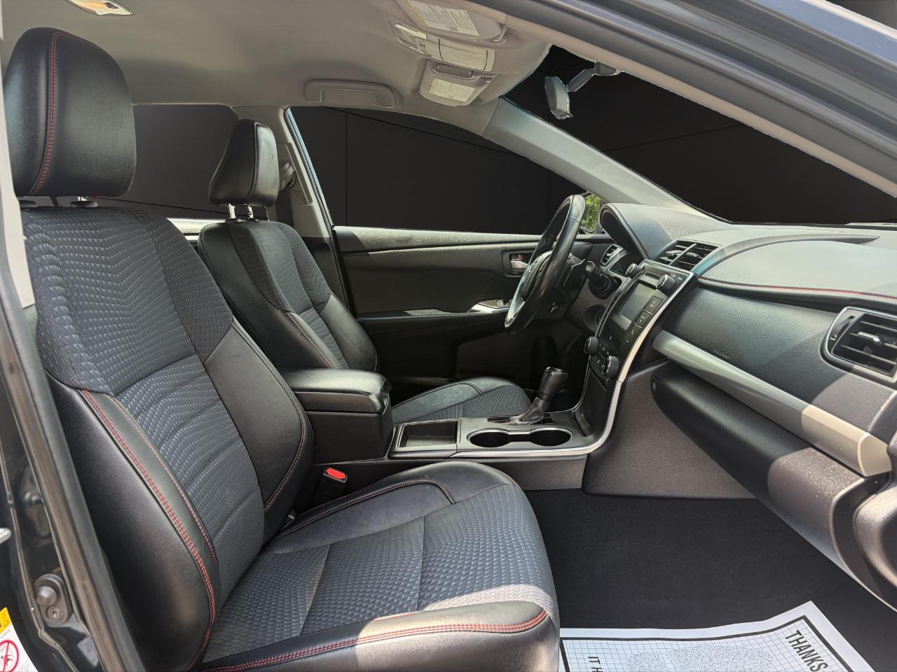 Toyota Camry 4dr Sdn I4 Auto SE (Natl) 2015