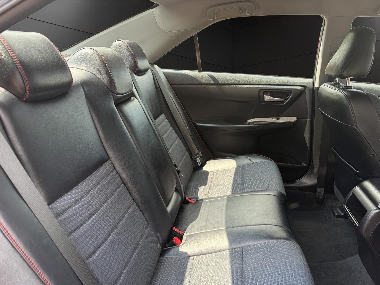 Toyota Camry 4dr Sdn I4 Auto SE (Natl) 2015