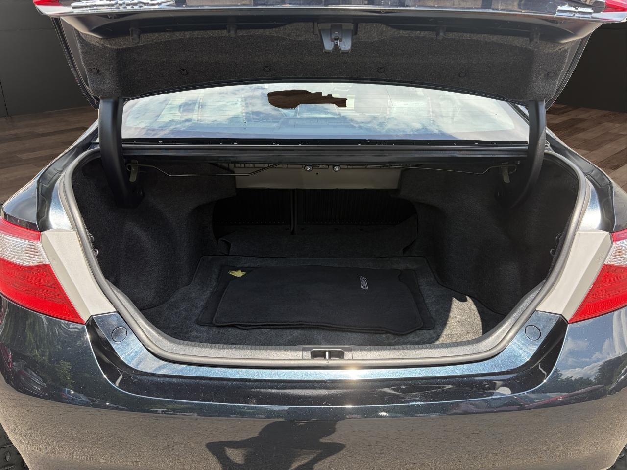 Toyota Camry 4dr Sdn I4 Auto SE (Natl) 2015