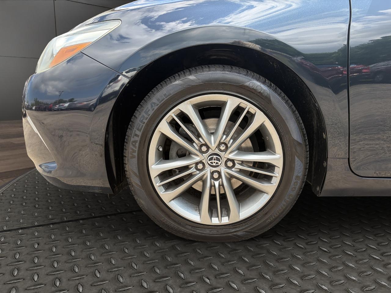 Toyota Camry 4dr Sdn I4 Auto SE (Natl) 2015