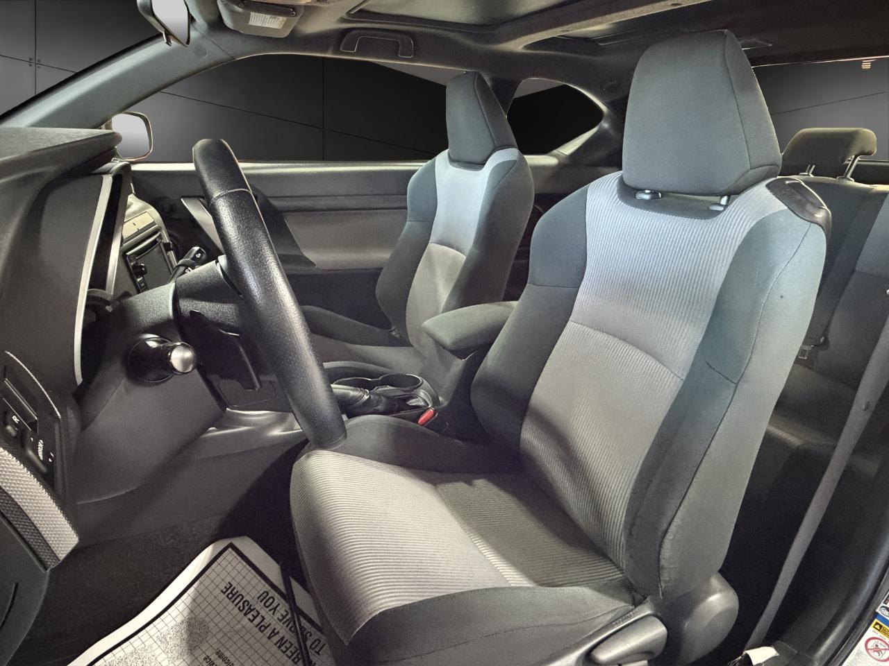 Scion tC 2dr HB Man (Natl) 2015