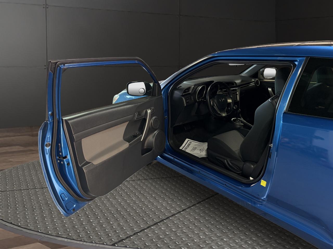 Scion tC 2dr HB Man (Natl) 2015