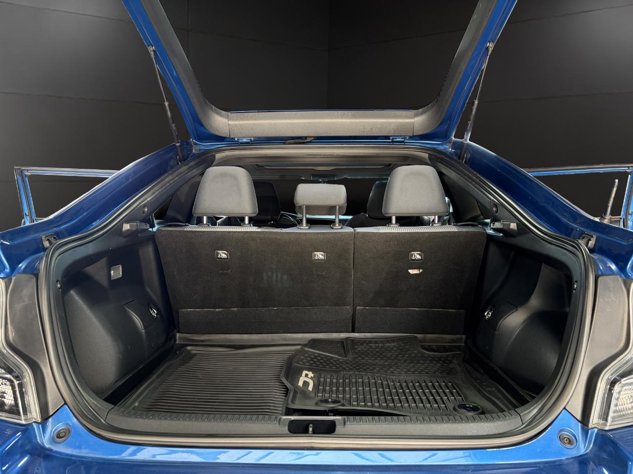 Scion tC 2dr HB Man (Natl) 2015