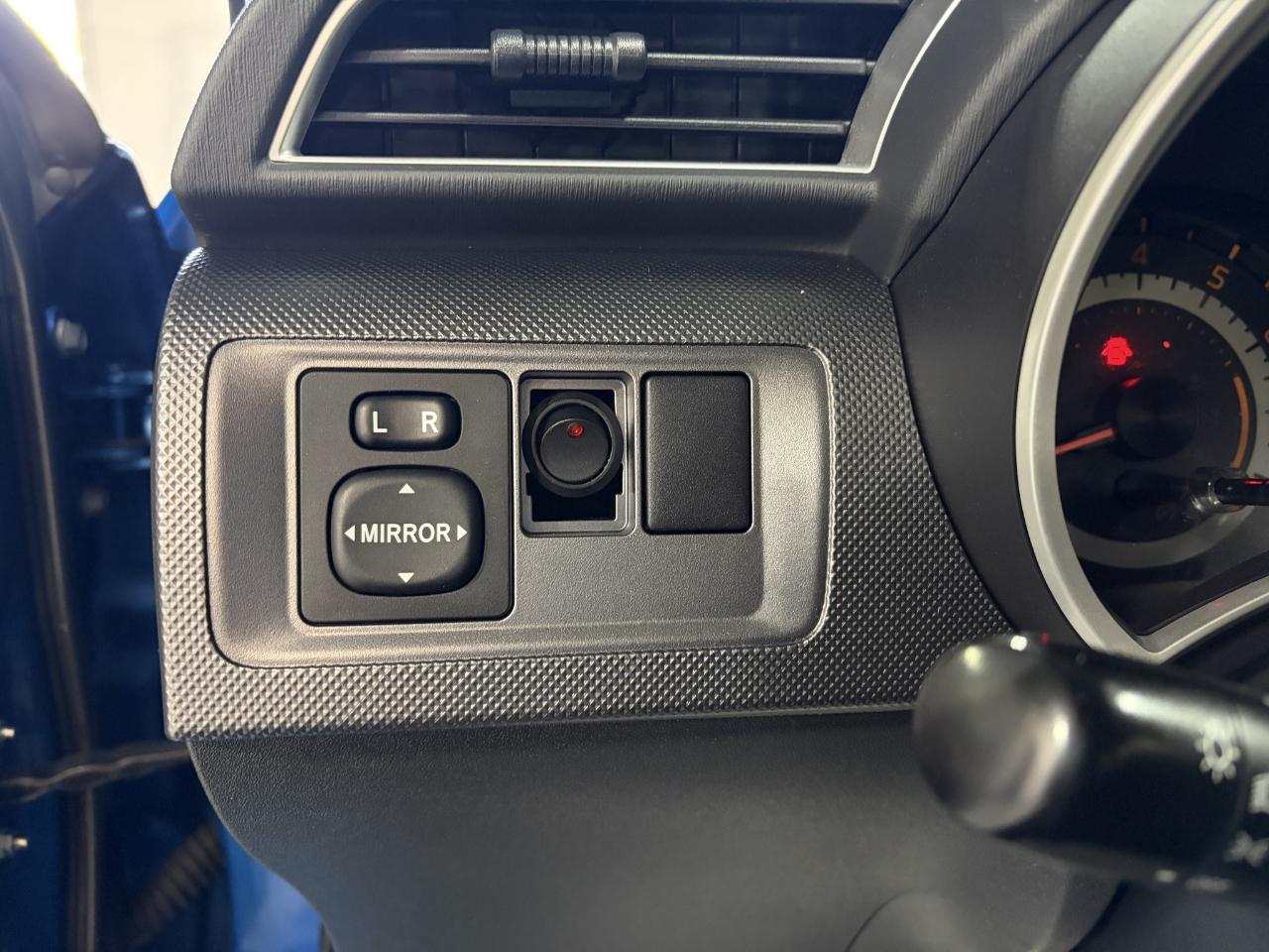 Scion tC 2dr HB Man (Natl) 2015