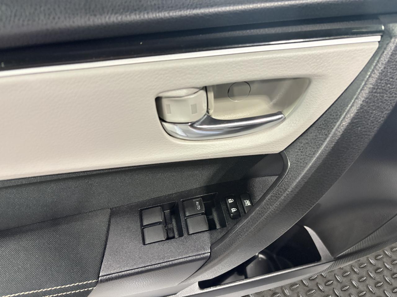Toyota Corolla 4dr Sedan LE Auto 2017
