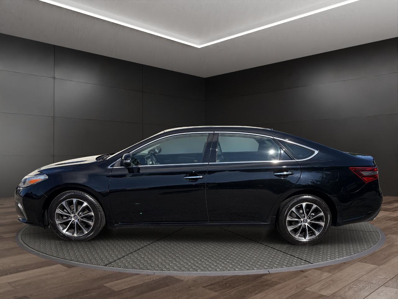 Toyota Avalon XLE Premium (Natl) 2017