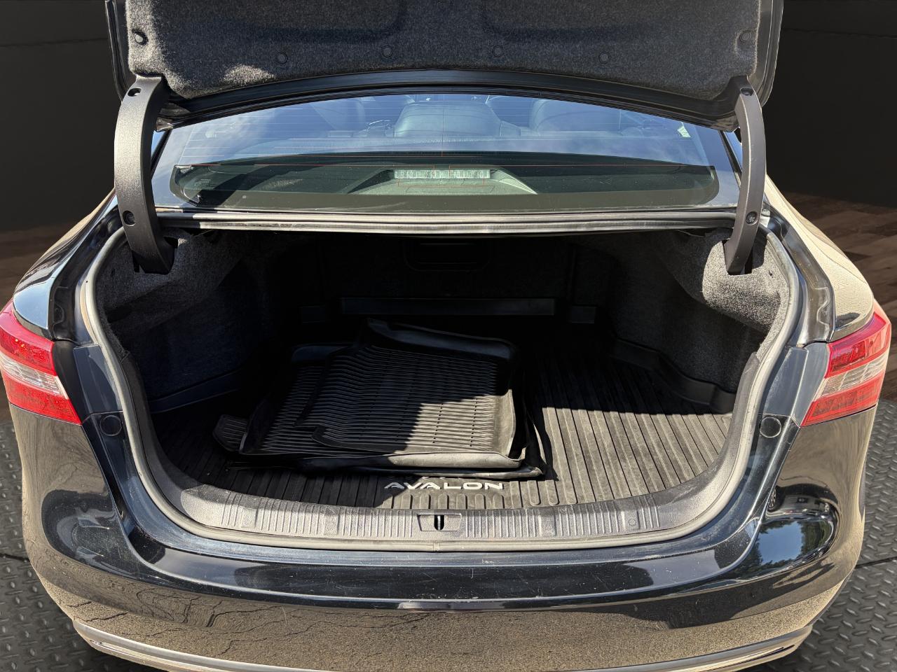 Toyota Avalon XLE Premium (Natl) 2017