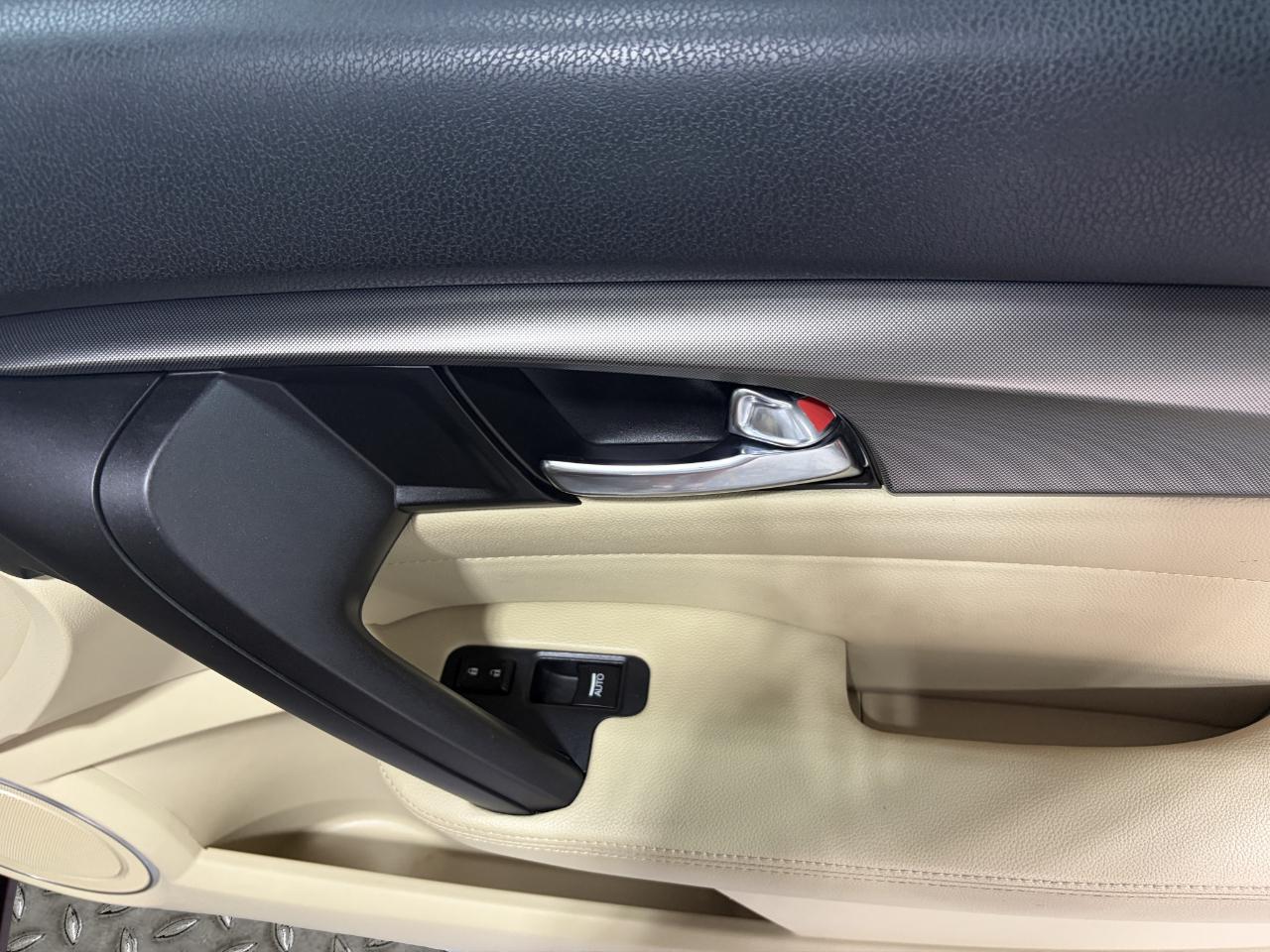 Acura TL 4dr Sdn Auto 2WD 2012