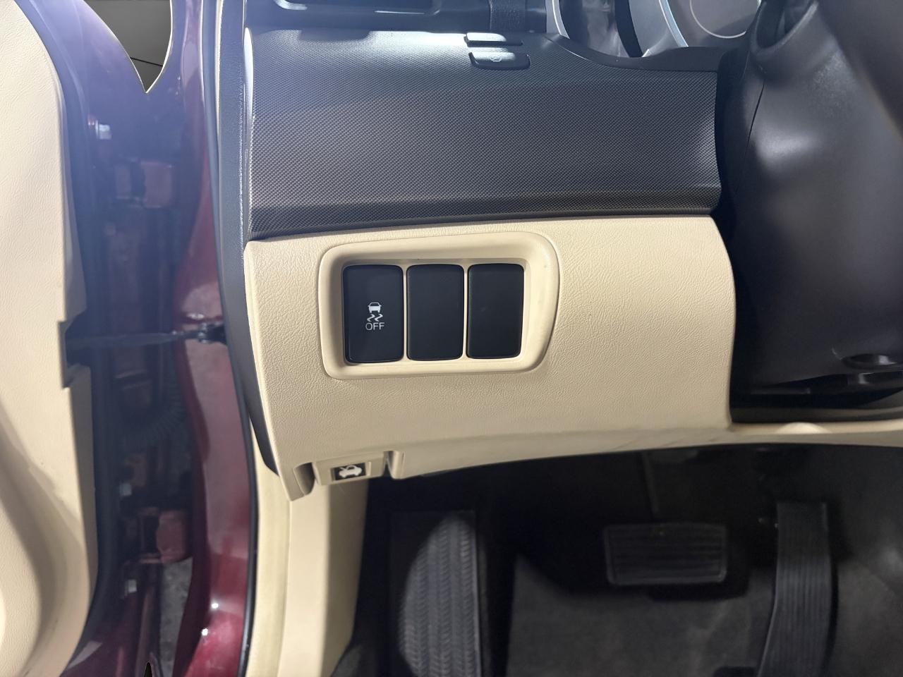 Acura TL 4dr Sdn Auto 2WD 2012