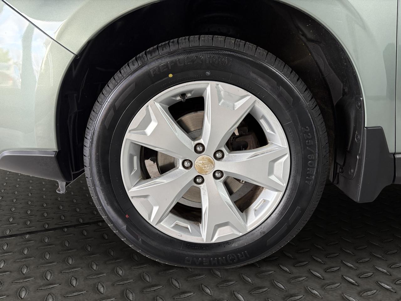 Subaru Forester 4dr CVT 2.5i Premium PZEV 2016