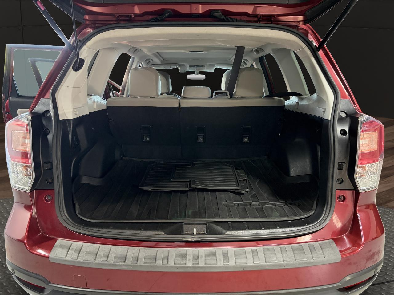 Subaru Forester 2.5i Limited CVT 2017
