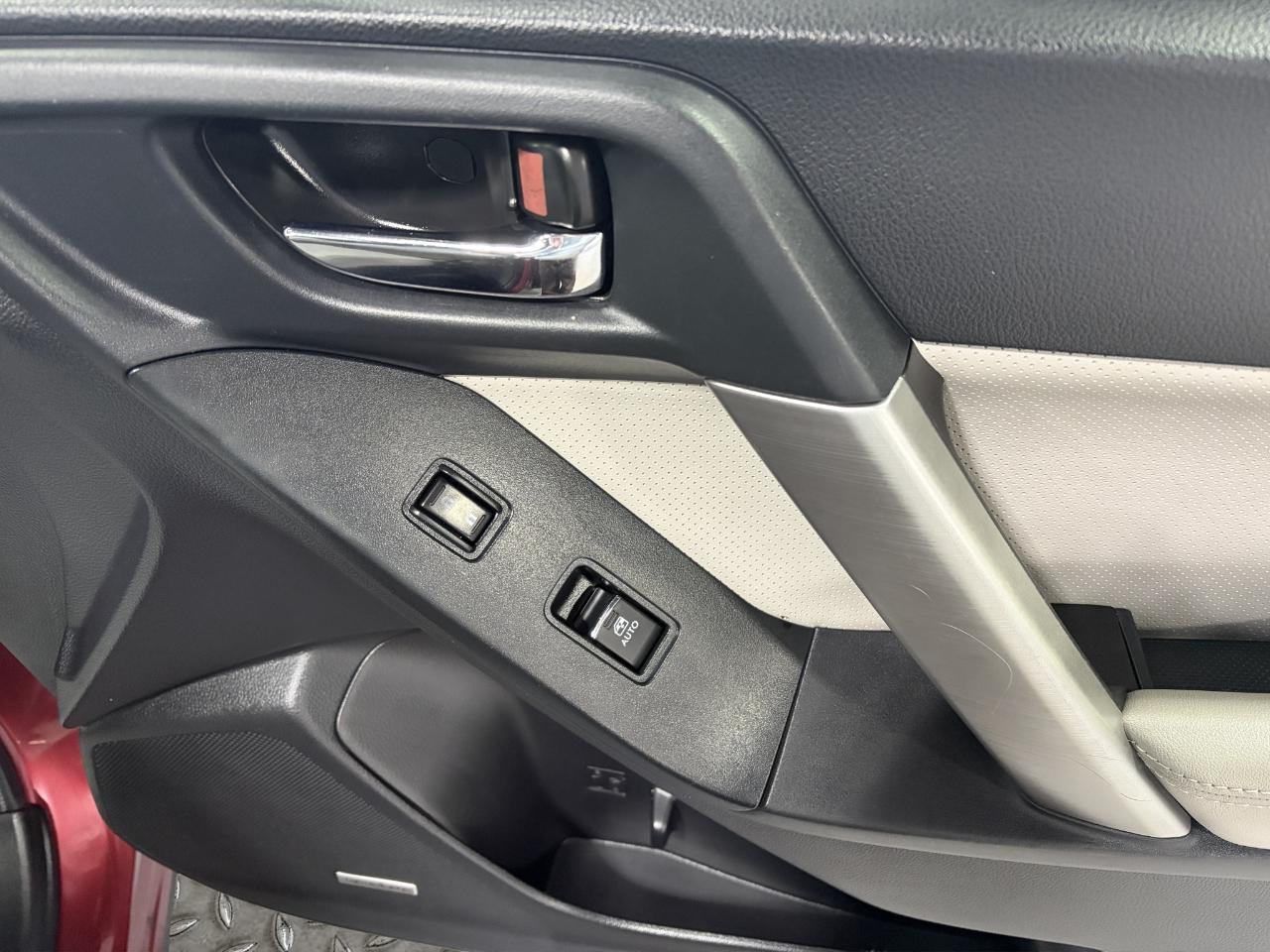 Subaru Forester 2.5i Limited CVT 2017