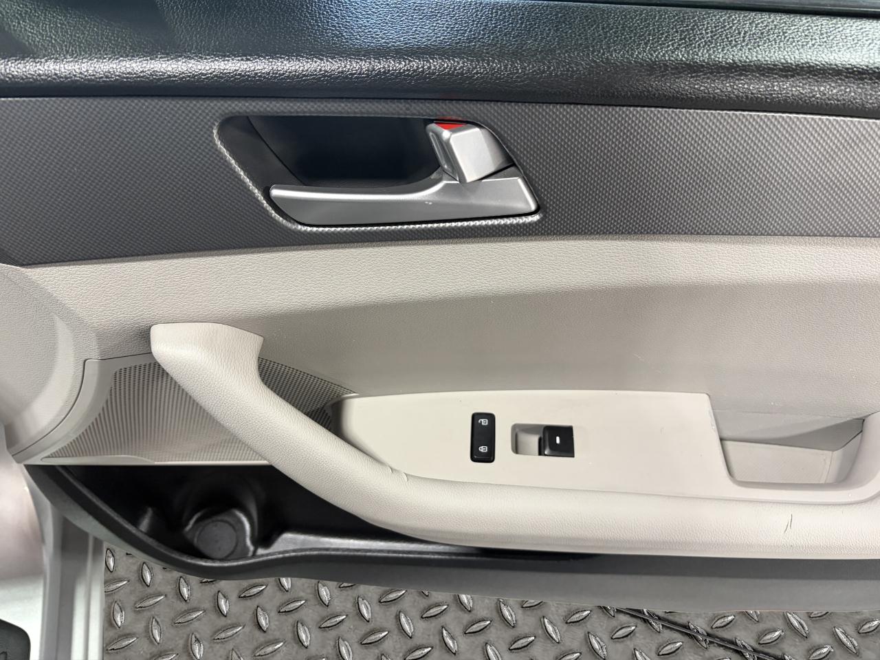 Hyundai Sonata 4dr Sdn 2.4L SE PZEV 2016