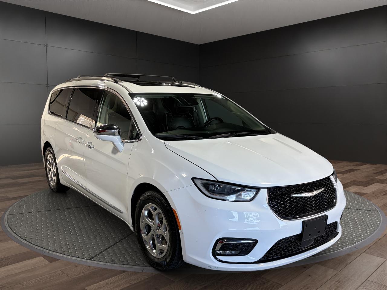 Chrysler Pacifica Limited FWD 2022