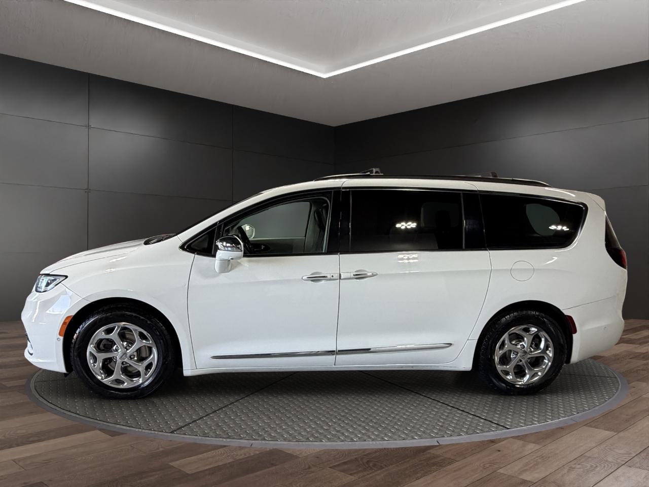 Chrysler Pacifica Limited FWD 2022
