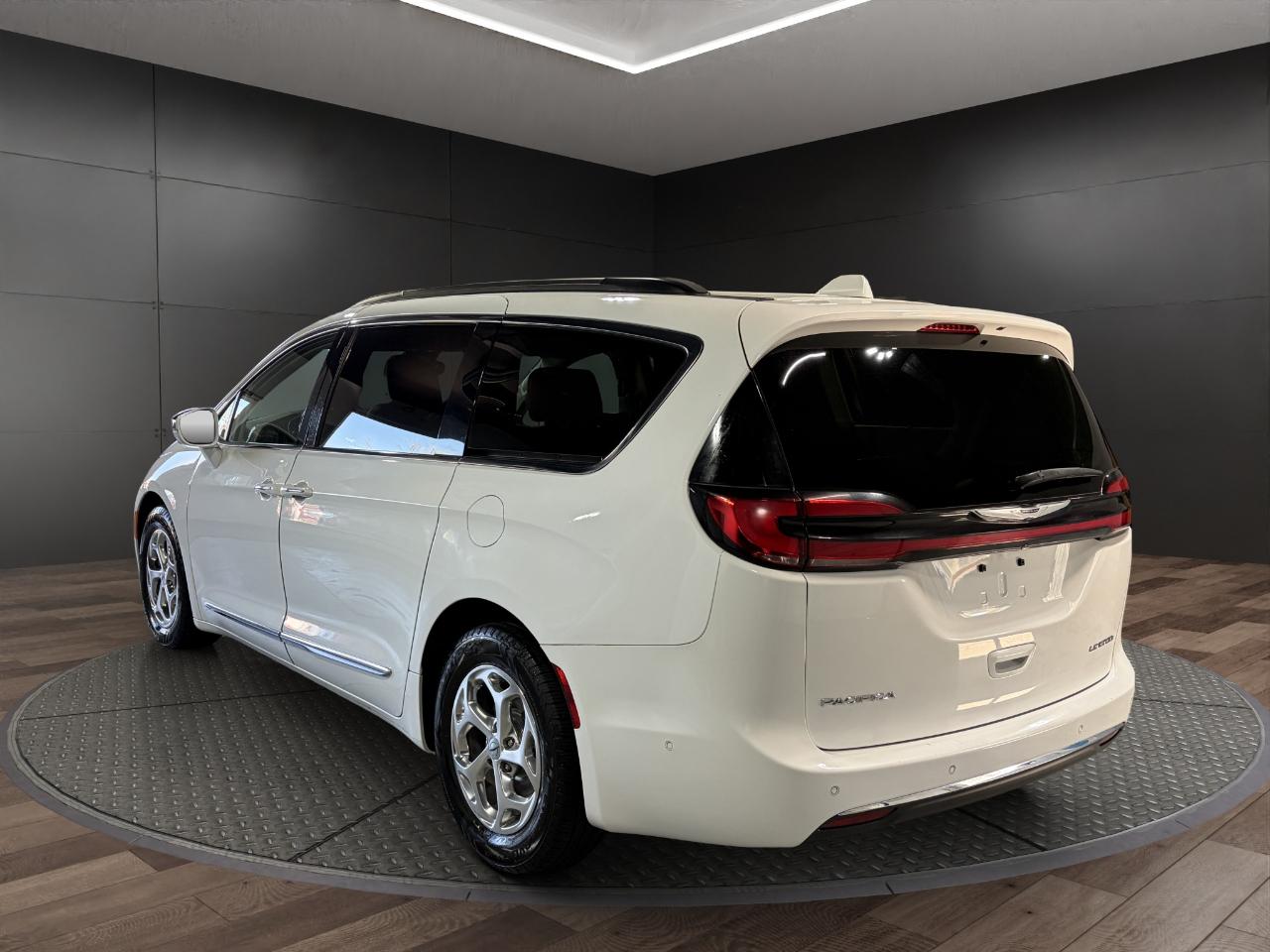 Chrysler Pacifica Limited FWD 2022