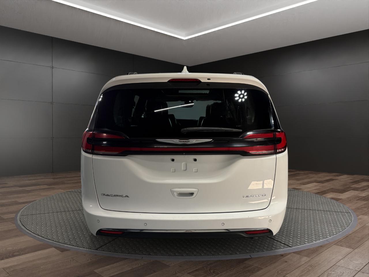 Chrysler Pacifica Limited FWD 2022