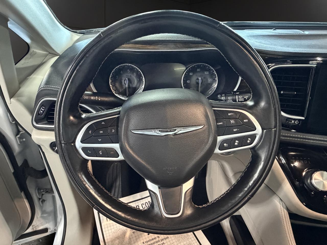 Chrysler Pacifica Limited FWD 2022