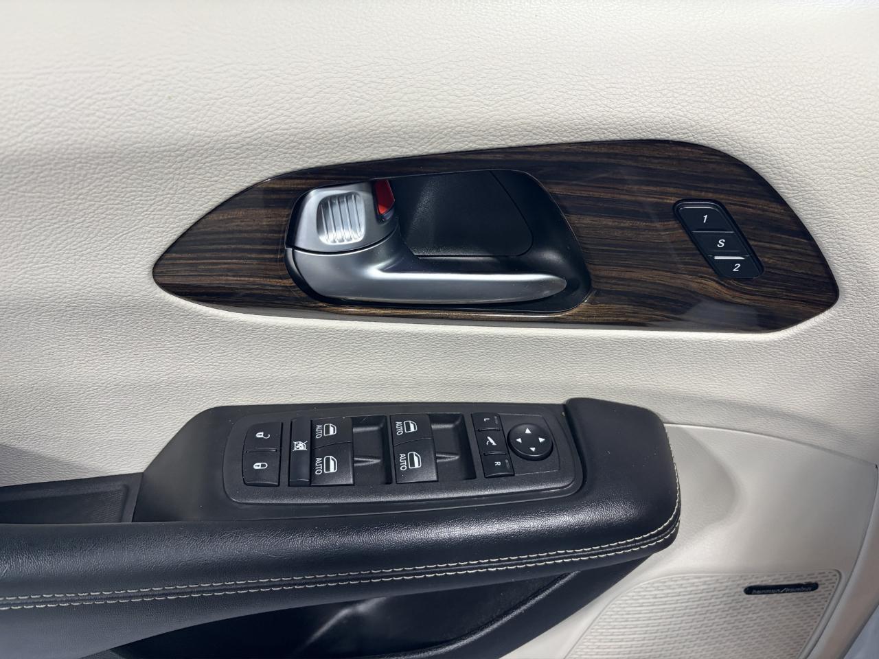 Chrysler Pacifica Limited FWD 2022