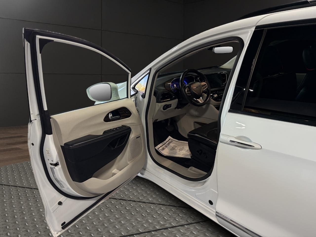 Chrysler Pacifica Limited FWD 2022