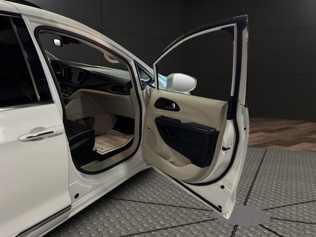 Chrysler Pacifica Limited FWD 2022
