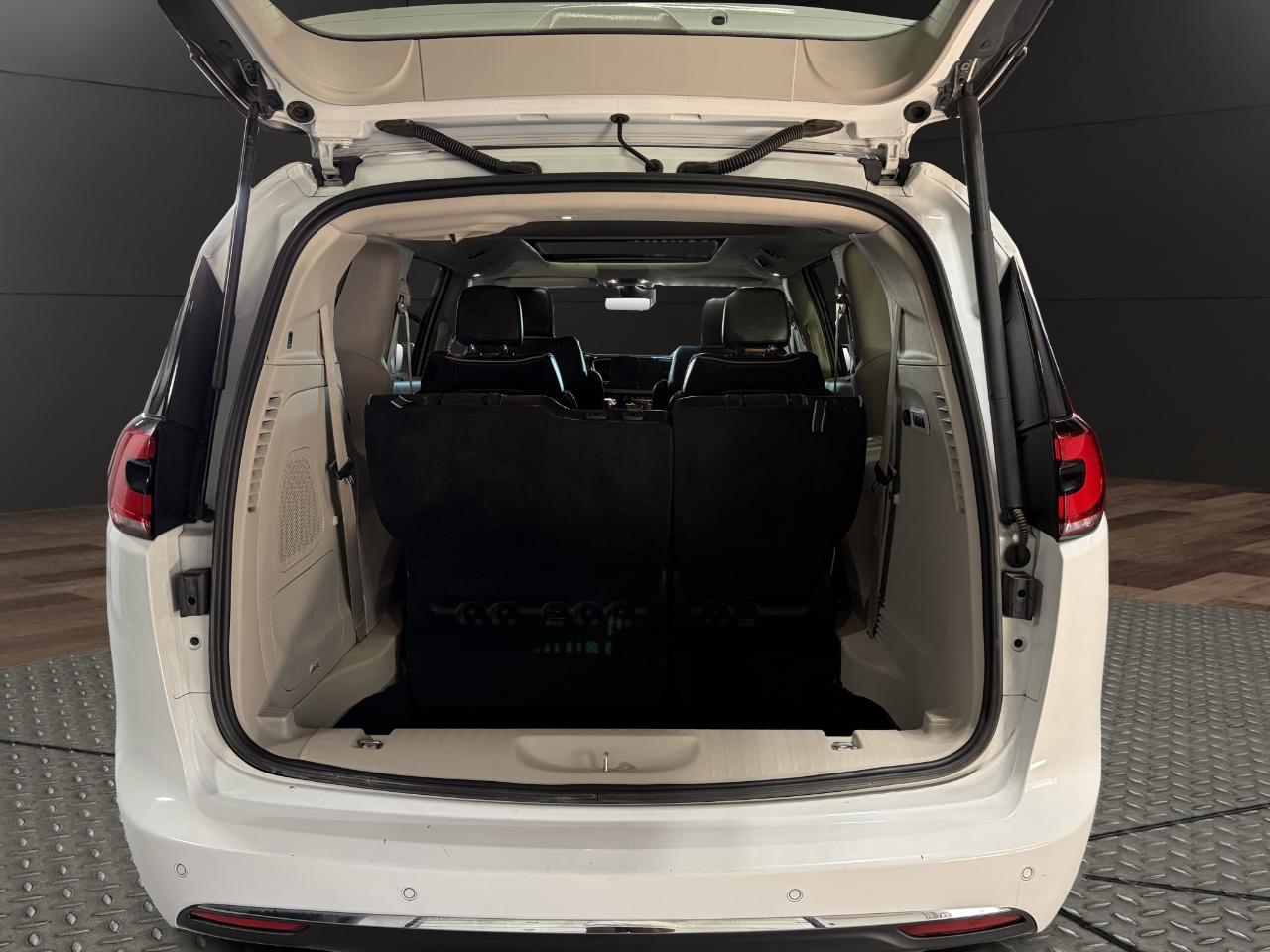 Chrysler Pacifica Limited FWD 2022
