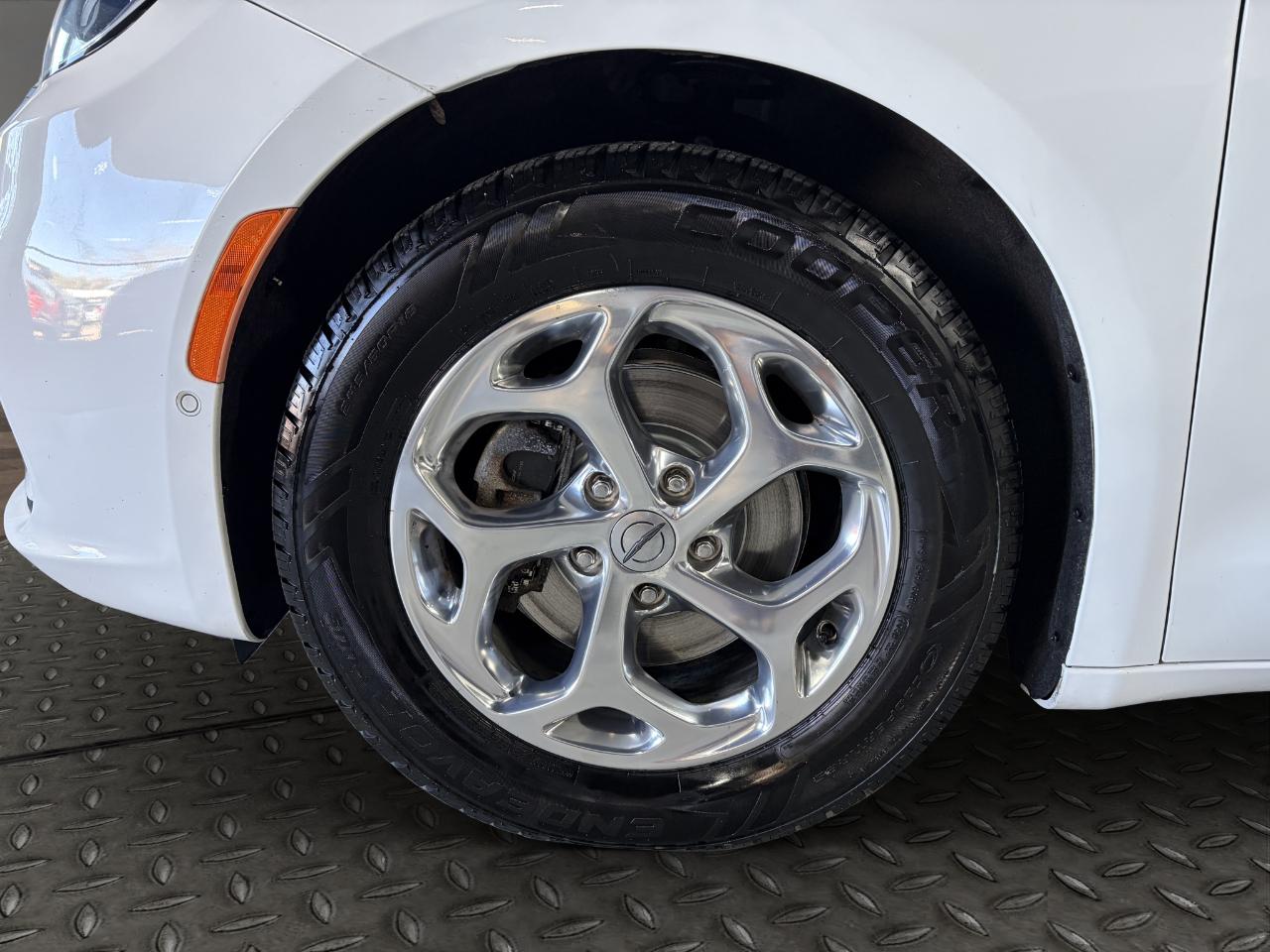 Chrysler Pacifica Limited FWD 2022