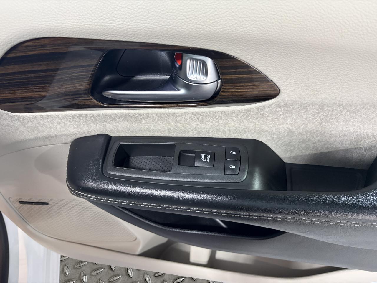 Chrysler Pacifica Limited FWD 2022