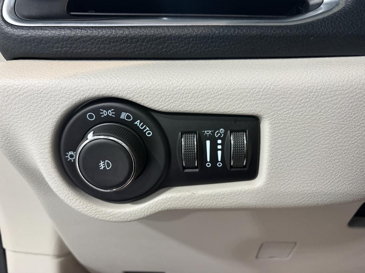 Chrysler Pacifica Limited FWD 2022