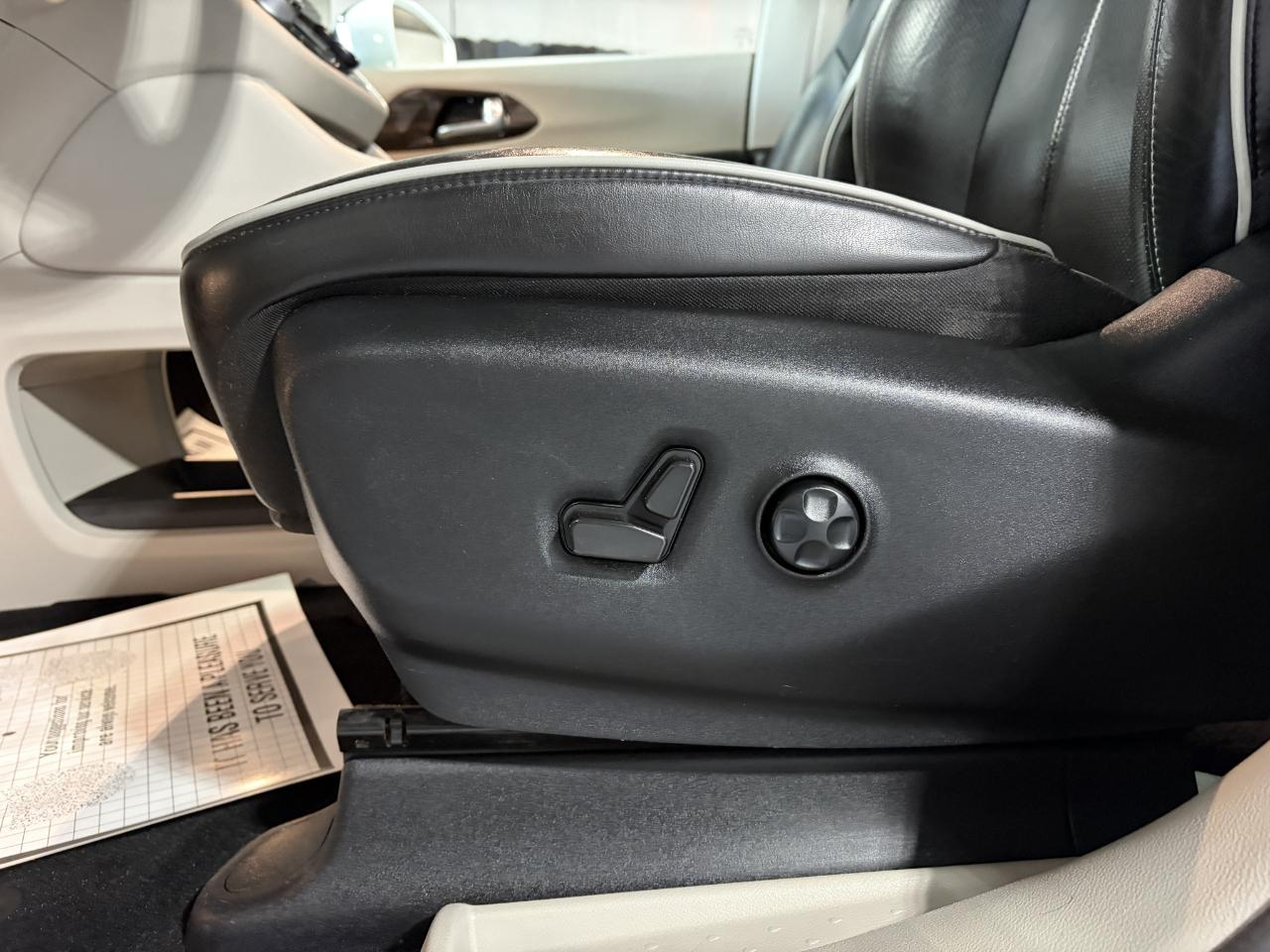Chrysler Pacifica Limited FWD 2022