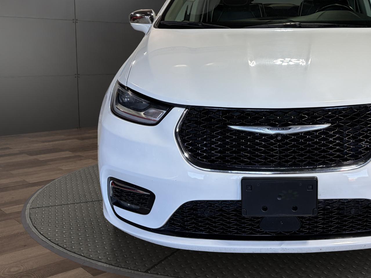 Chrysler Pacifica Limited FWD 2022