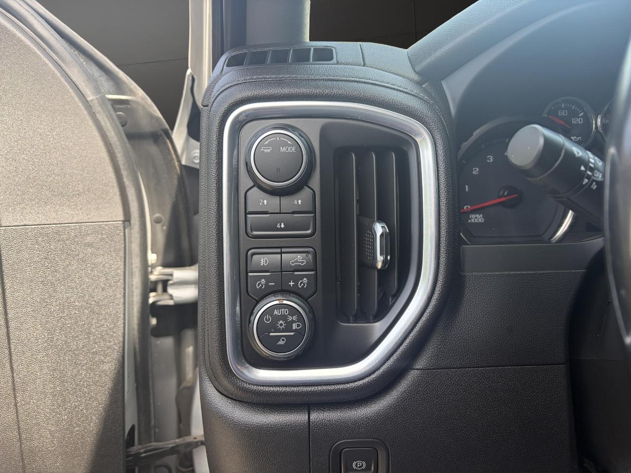Chevrolet Silverado 2500HD 4WD Crew Cab 159" LT 2023