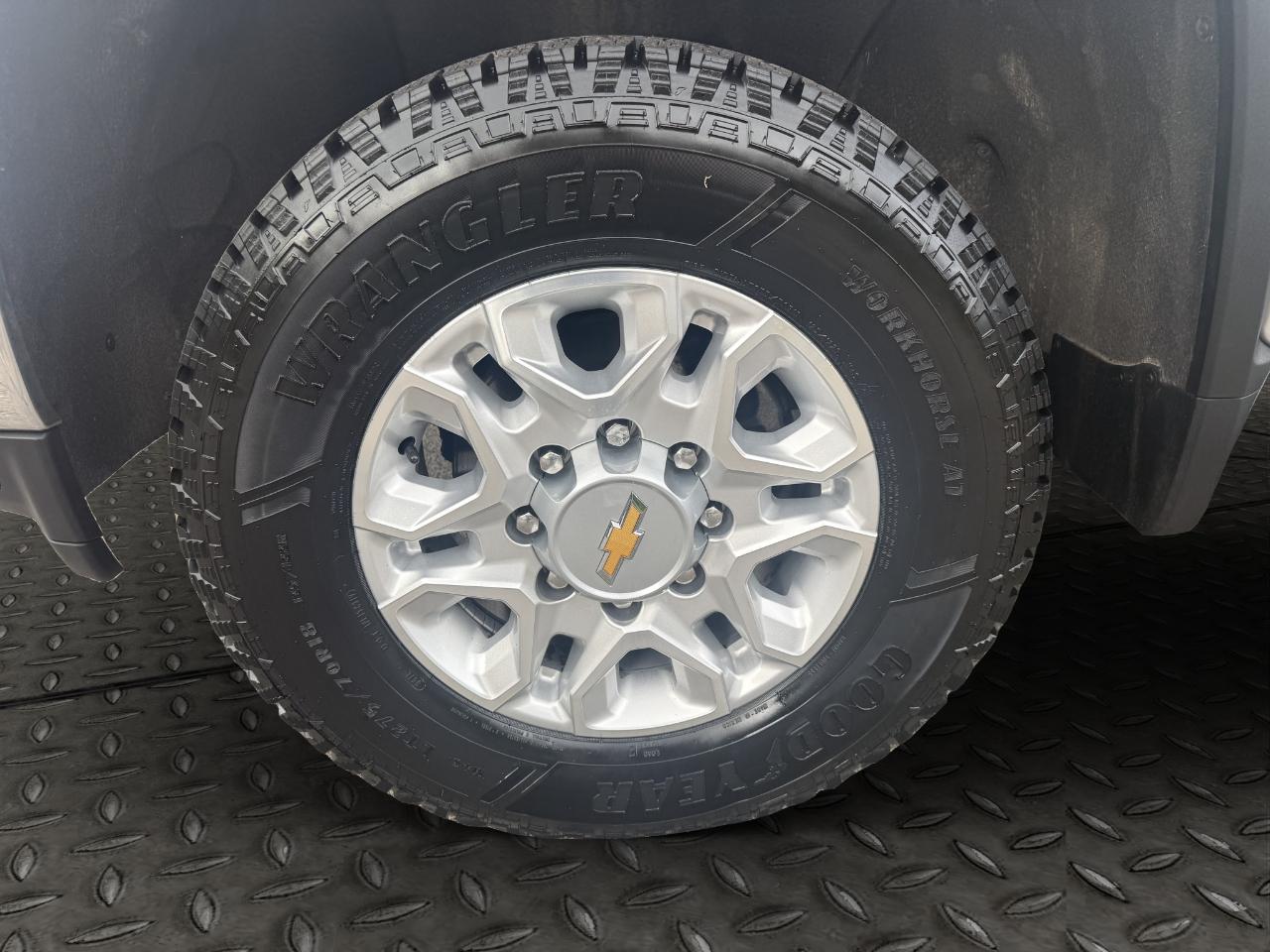 Chevrolet Silverado 2500HD 4WD Crew Cab 159" LT 2023