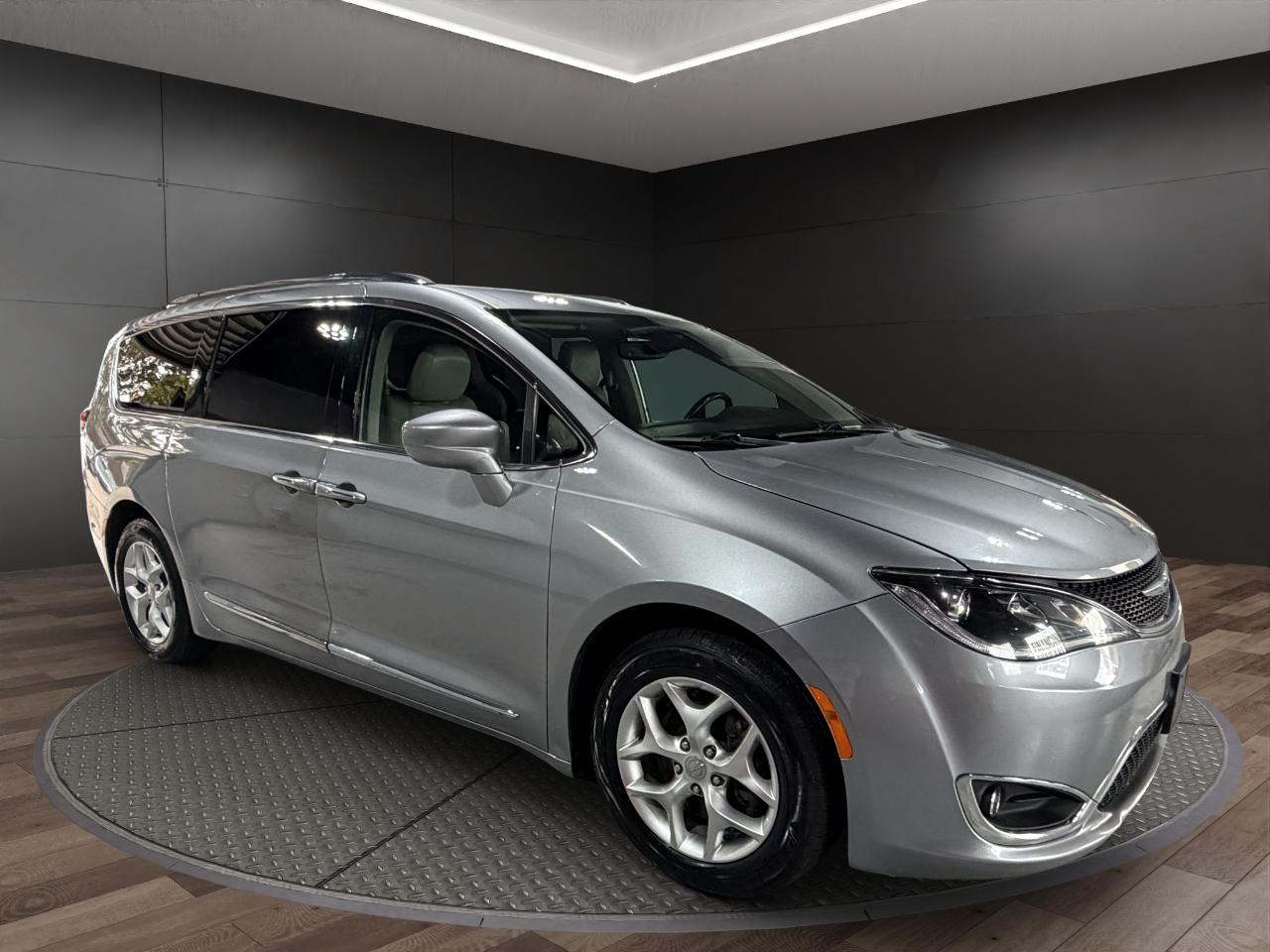 Chrysler Pacifica Touring L FWD 2020
